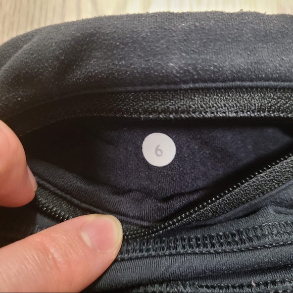 Lululemon 🍋 Inspire Crop II * Luxtreme - Picture 5 of 6